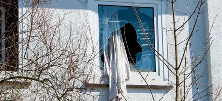Storm Window Installation Contractors in Plantation, FL