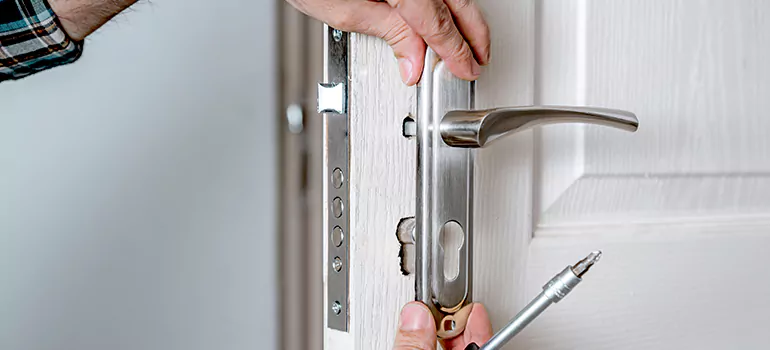 Front Door Knob Repair in Plantation, FL